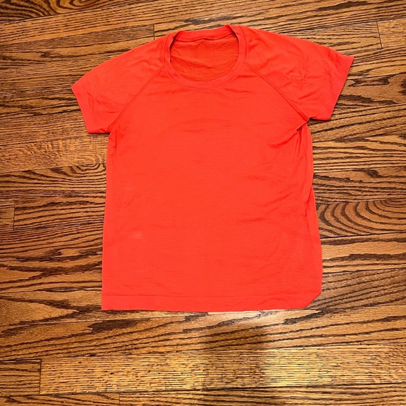 Lululemon swiftly short sleeve Autumn Red Color - Picture 2 of 3